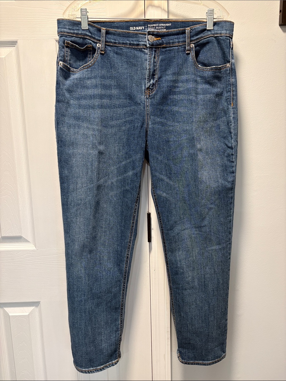 Old Navy Straight-Leg Women's Jeans in Medium Blue Wash